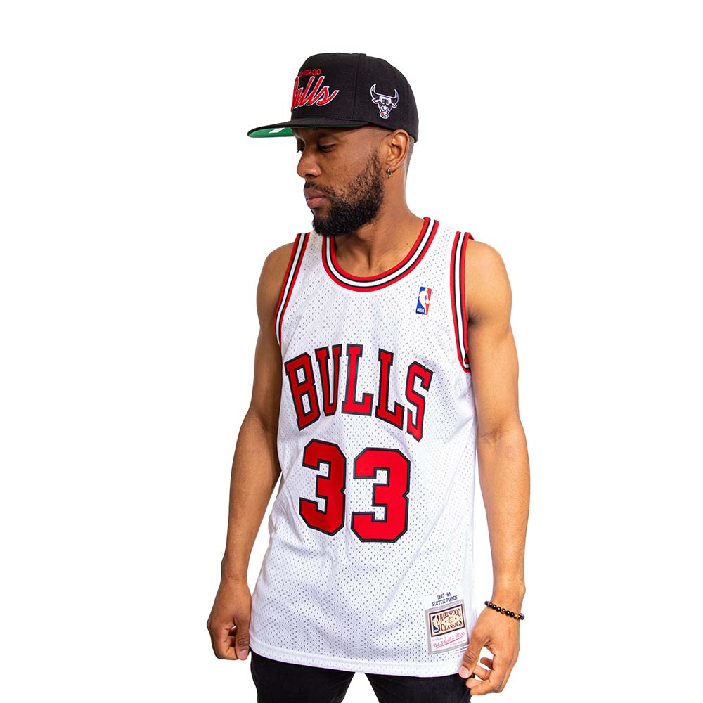 NBA HOME SWINGMAN JERSEY BULLS 97-98 SCOTTIE PIPPEN