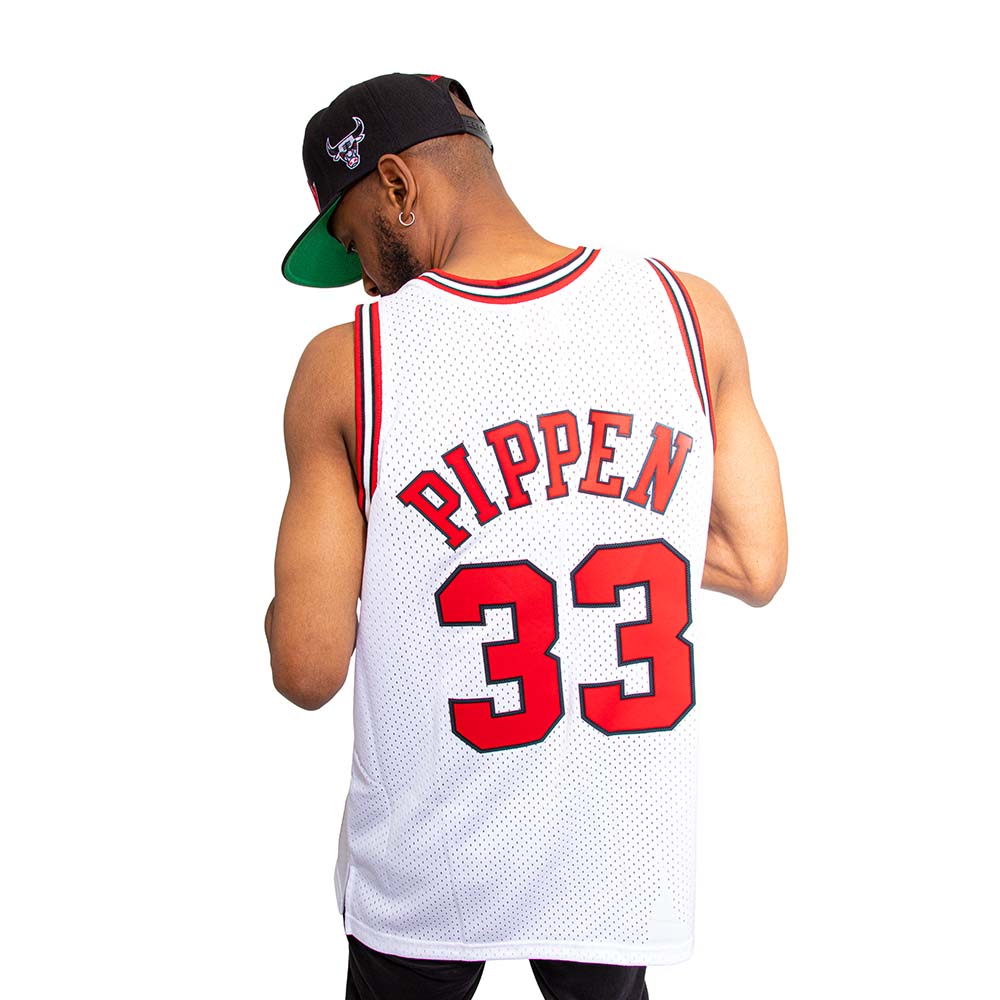 NBA HOME SWINGMAN JERSEY BULLS 97-98 SCOTTIE PIPPEN