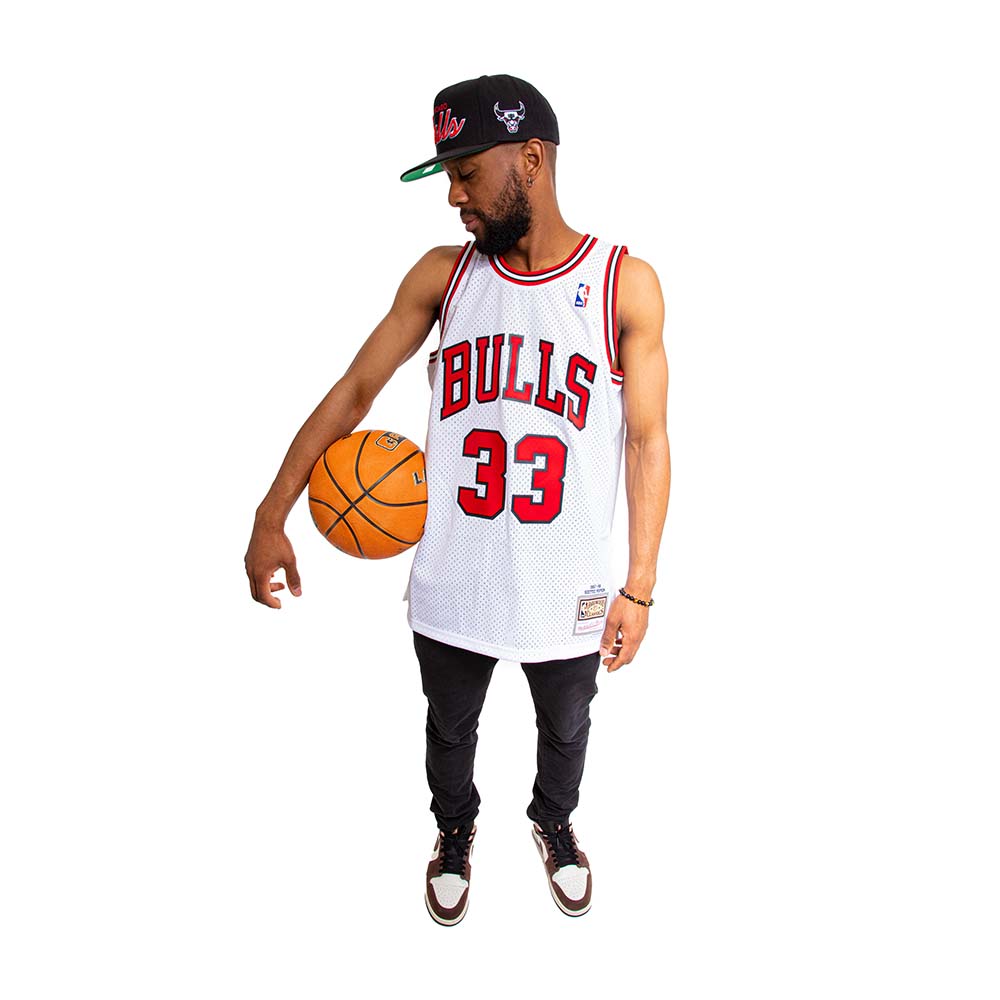 NBA HOME SWINGMAN JERSEY BULLS 97-98 SCOTTIE PIPPEN