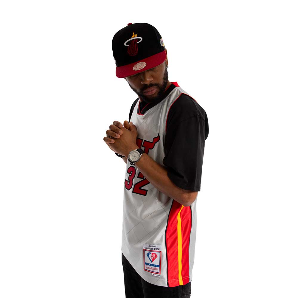 Swingman Nba Shaquille O'Neal Miami Heat Mitchell &amp; Ness 2005-06 Hardwood Classics 75th Anniversary Jersey - Platinum Mitchell And Ness