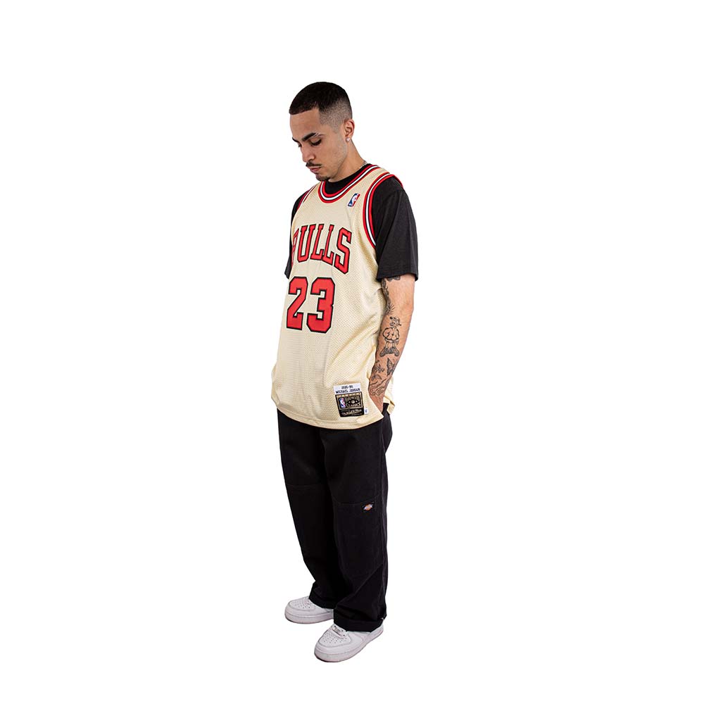 Polera Nba Gold Jersey Bulls 95 Mj Mitchell And Ness