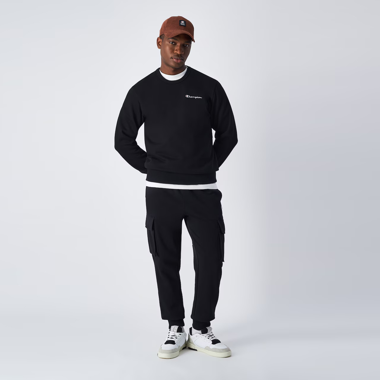 Jogger Cargo Negro Reverse Weave Champion