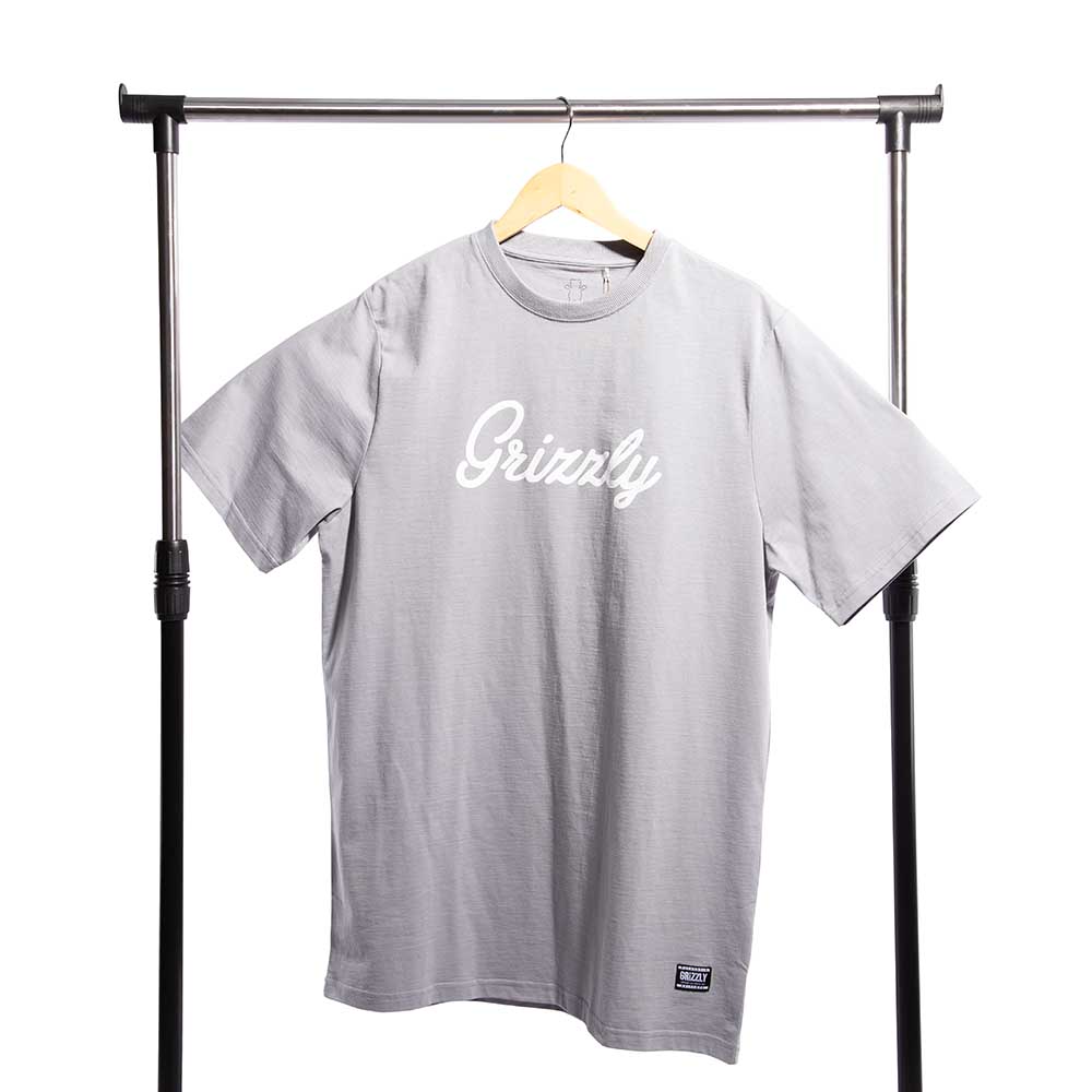 Polera Hombre Grizzly Griptape Print Script Gris