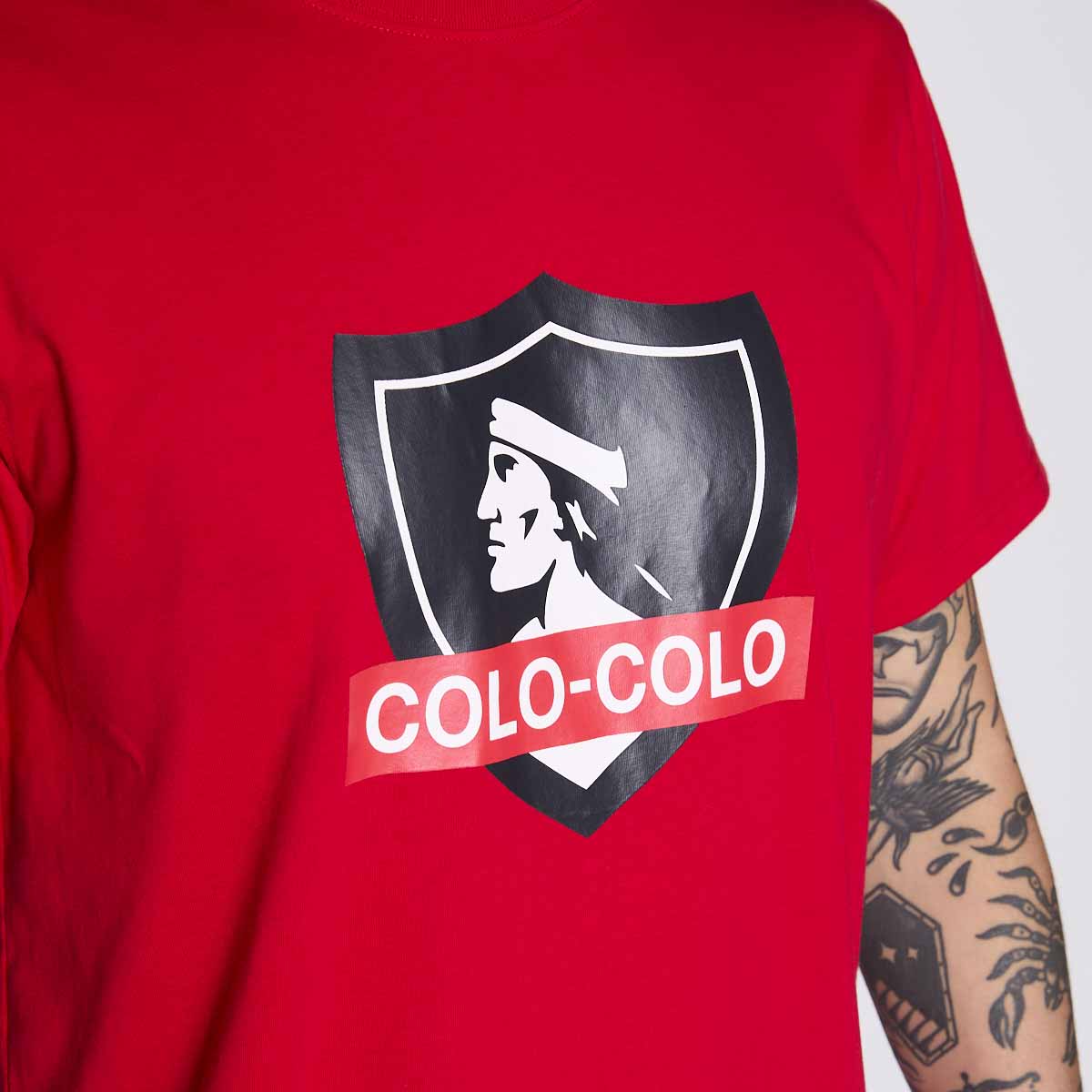 Polera Colo Colo Urbano Hombre Rojo Escudo