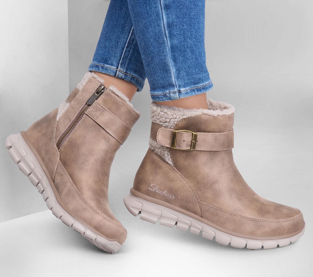 Zapato Waterproof Outdoor Mujer Skechers Synergy - Diva Lane 167940-DKTP